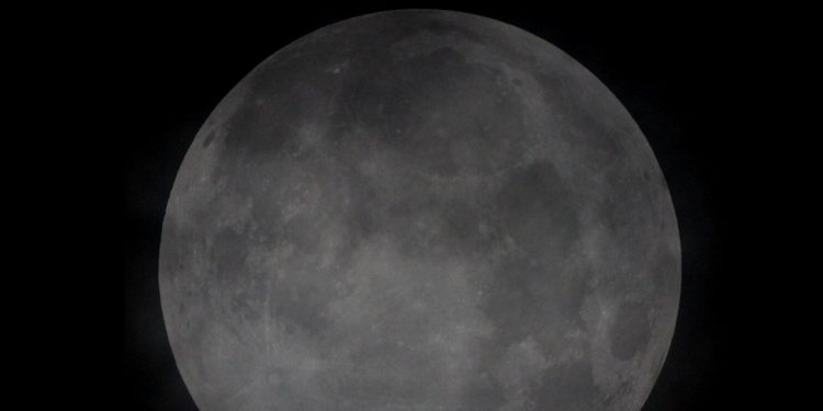 OIF UMSU Melakukan Pengamatan Gerhana Bulan Penumbra
