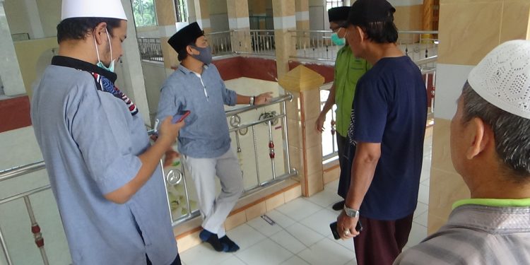 Pengukuran Arah Kiblat di Masjid Al – Muhajirin Perumnas Simalingkar Medan