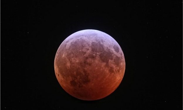 Gerhana Bulan Total Saat Bulan dalam Perihelion