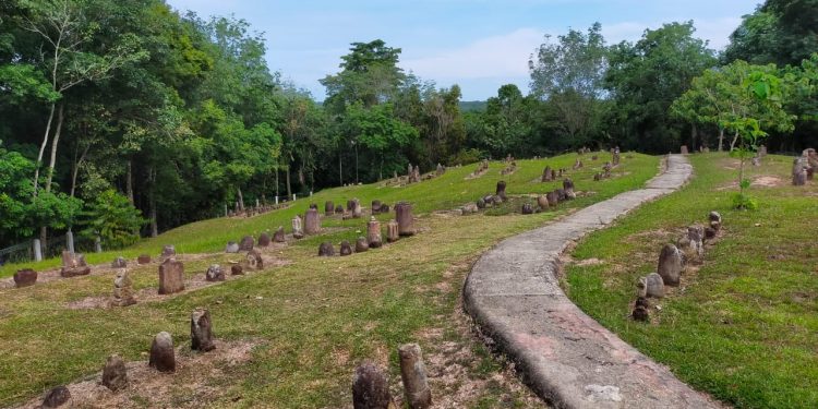 Pengukuran Kiblat Komplek Makam Mahligai dan Makam Papan Tinggi Barus Tapanuli Tengah