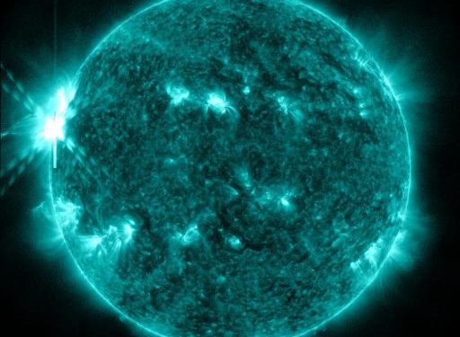 Ledakan Besar di Matahari pada 17 April 2022