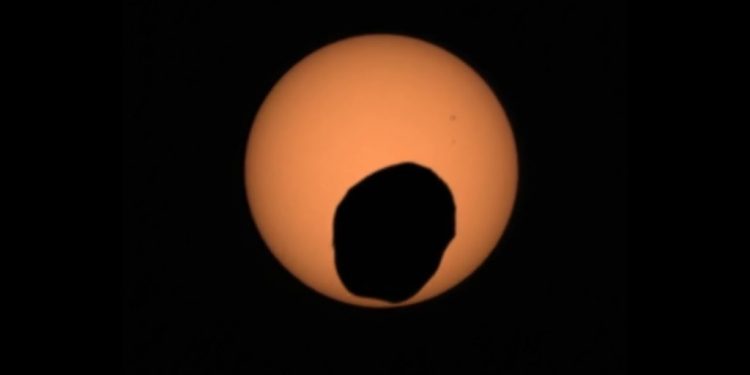 Gerhana Matahari dari planet Mars