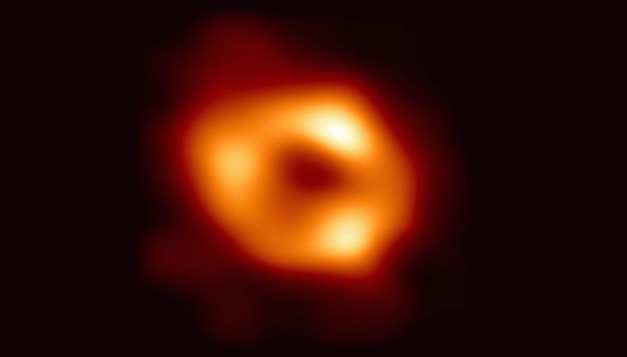 Citra Pertama Black Hole Inti Galaksi Bima Sakti