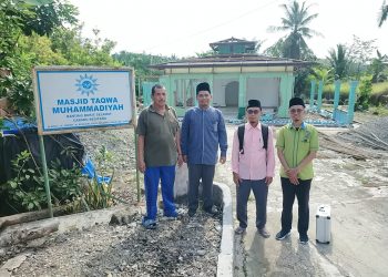 OIF UMSU Akurasikan Arah Kiblat di Masjid Taqwa Ranting Bukit Selamat Besitang