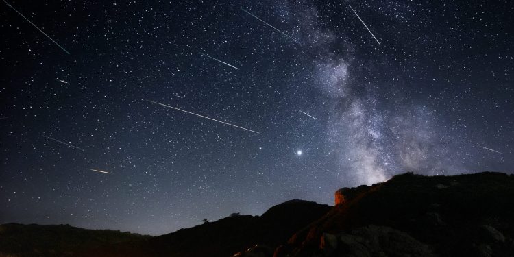 Hujan Meteor Perseids 2022, Siapkan Peralatan Kalian.