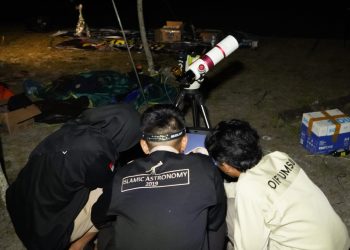 OIF UMSU Gelar International Observe the Moon Night (InOMN) di Pinggir Laut Barus