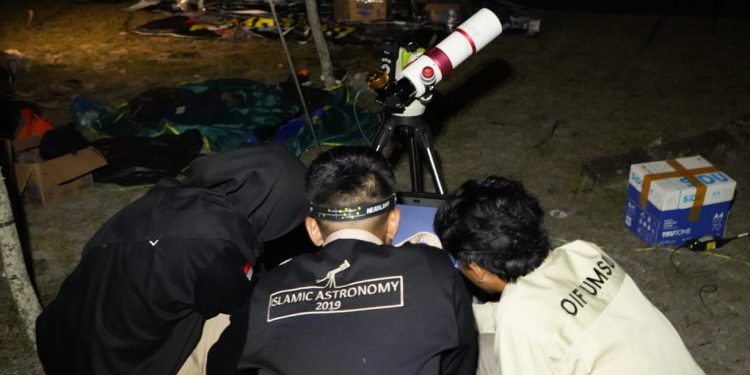 OIF UMSU Gelar International Observe the Moon Night (InOMN) di Pinggir Laut Barus
