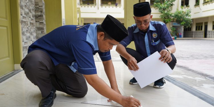 Perguruan Islam Al-Ulum Panggil Tim OIF UMSU Ukur Arah Kiblat Masjid