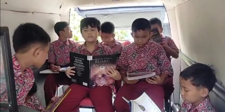 OIF Goes To School #3 “SD NEGERI 060912”