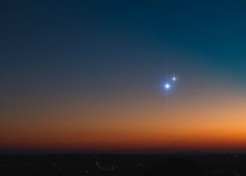 Planet Venus dan Jupiter Berdekatan