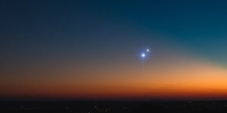 Planet Venus dan Jupiter Berdekatan