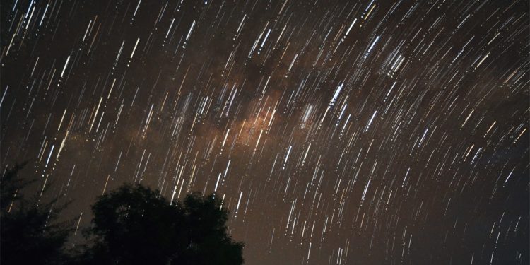 Startrail Langit Dini Hari di Barus