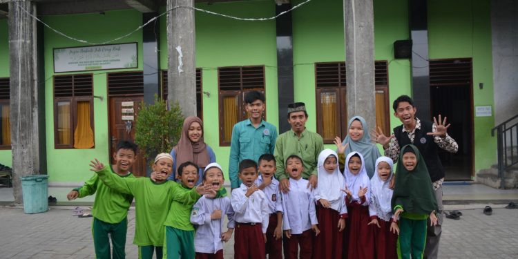 OIF Goes to School di SD IT Tahfidzul Miftahul Jannah