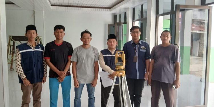 Pengukuran Arah Kiblat di Masjid Taqwa Muhammadiyah Ranting Dwikora