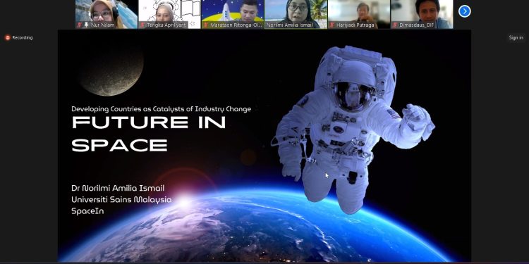 Pengenalan Industri Angkasa oleh CEO SpaceIn di DOA 33