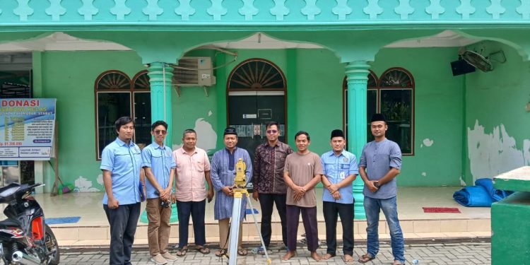 Pengakurasian arah kiblat oleh OIF UMSU di 2 lokasi, Masjid Taqwa dan Mushala An-Nahla Bu Ratih Herbalis Paya Mabar