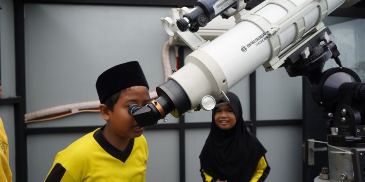 Kunjungan Studi Madrasah Asy-Syafiyah Tembung ke OIF UMSU