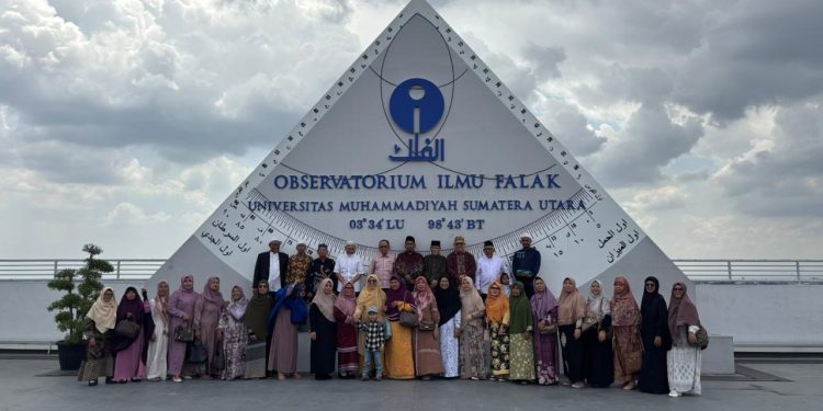 Kepala OIF UMSU Paparkan KHGT pada Pengajian Jamaah Haji Misfalah 08 di OIF UMSU