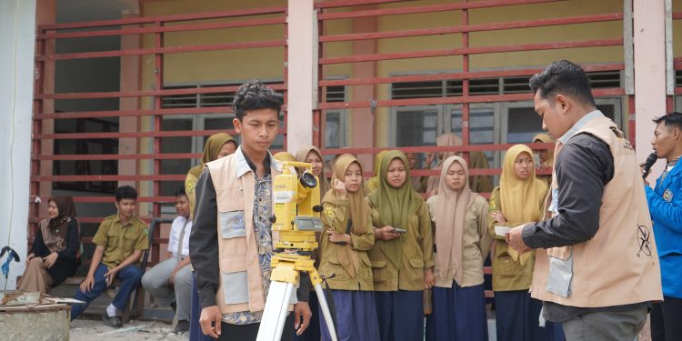 Pengukuran dan Pelatihan Arah Kiblat di SMA Muhammadiyah 2 Medan